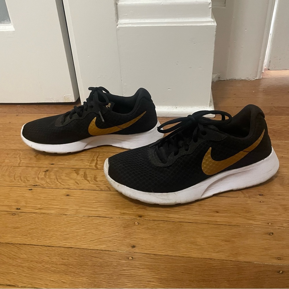 Nike Tanjun Running Shoes, Black and Gold size 7